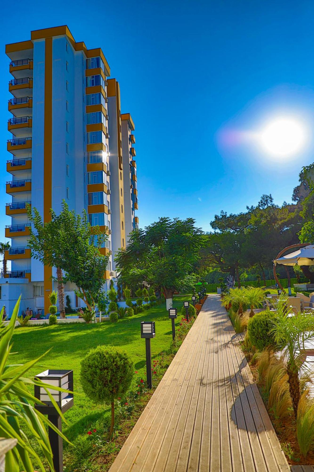 Hotel Lara Garden 4*